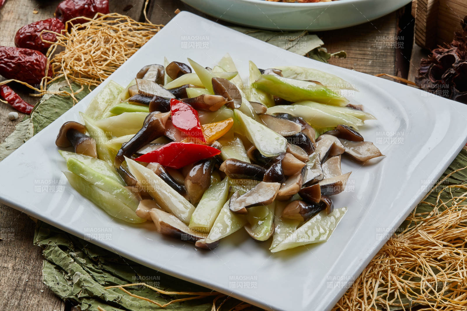 芦笋小炒黑皮鸡枞菌图片