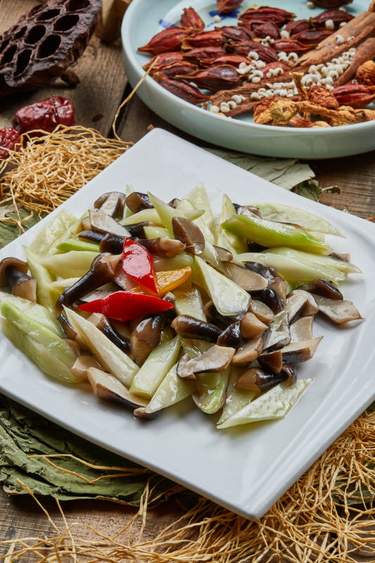 芦笋小炒黑皮鸡枞菌图片