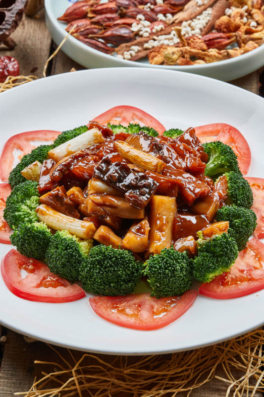 葱烧梅花参图片