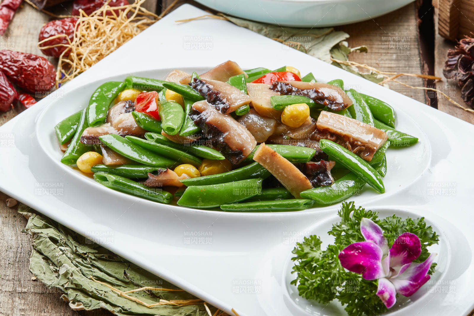 四季豆莲子炒海参图片