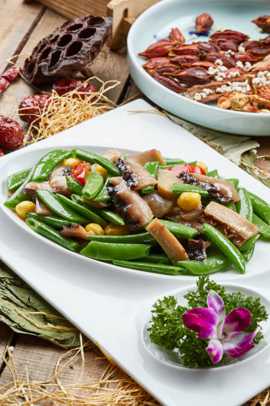 四季豆莲子炒海参图片