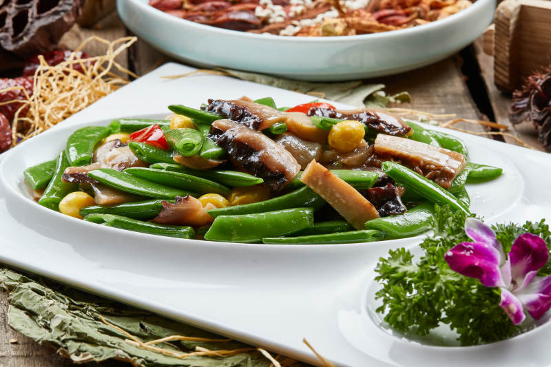 四季豆莲子炒海参图片