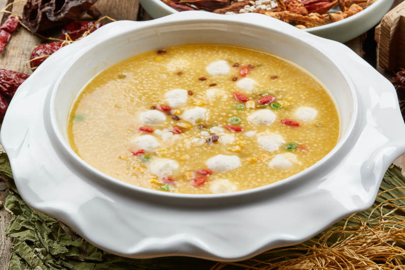 鱼丸金米粥图片