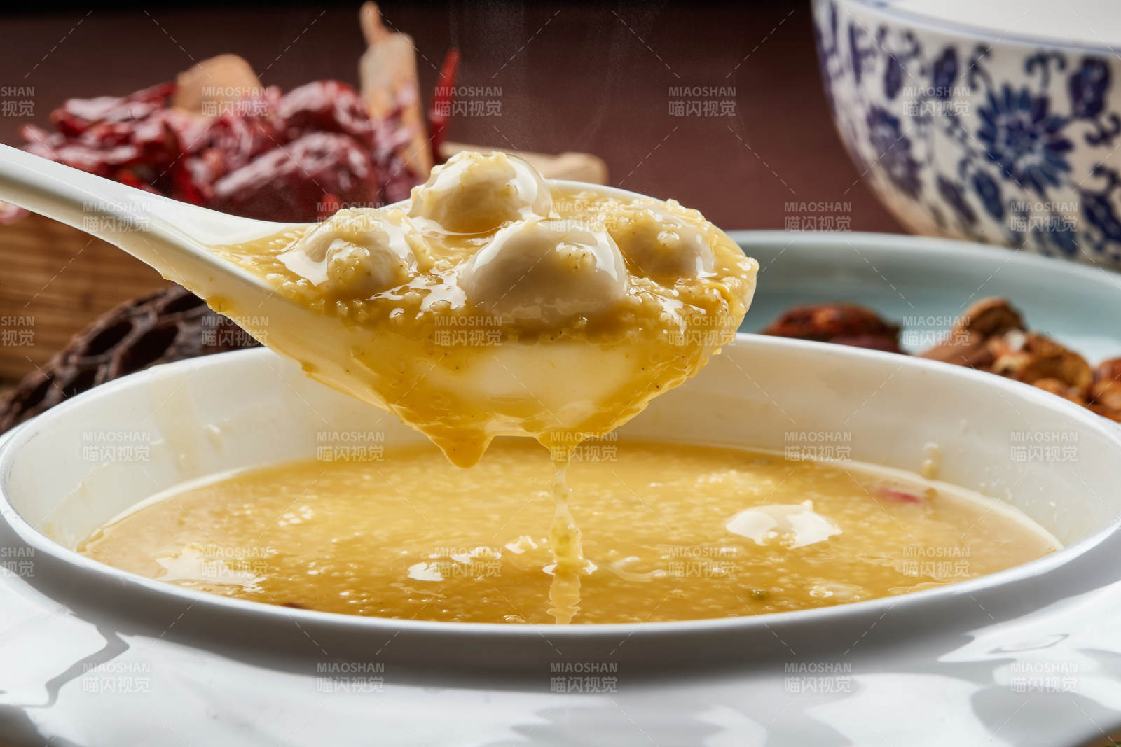 鱼丸金米粥图片