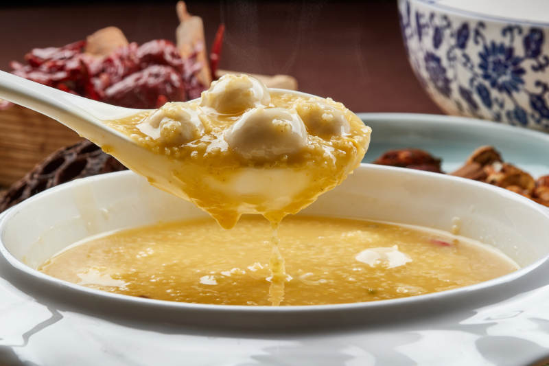 鱼丸金米粥图片