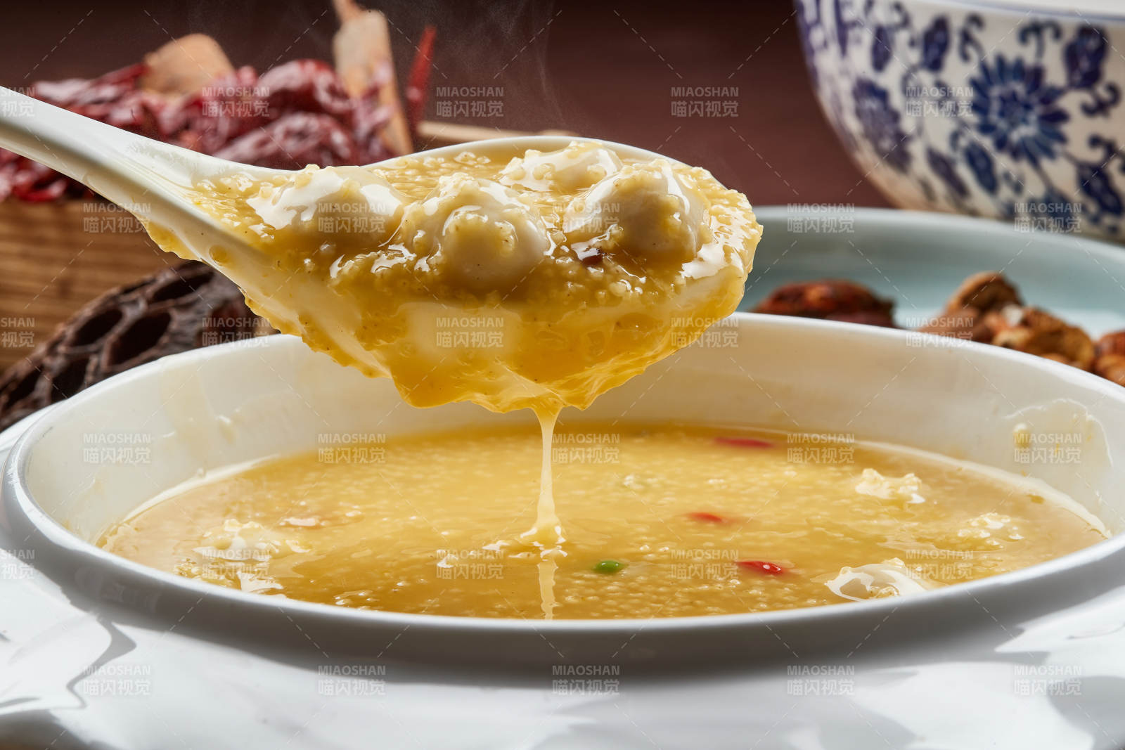 鱼丸金米粥图片