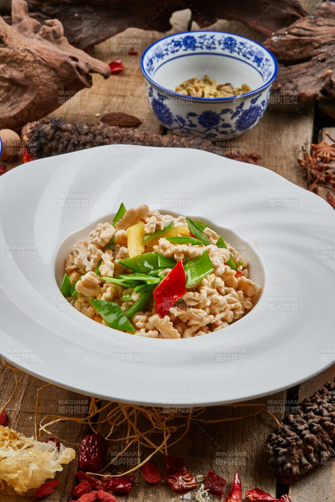 风味小炒桃仁图片