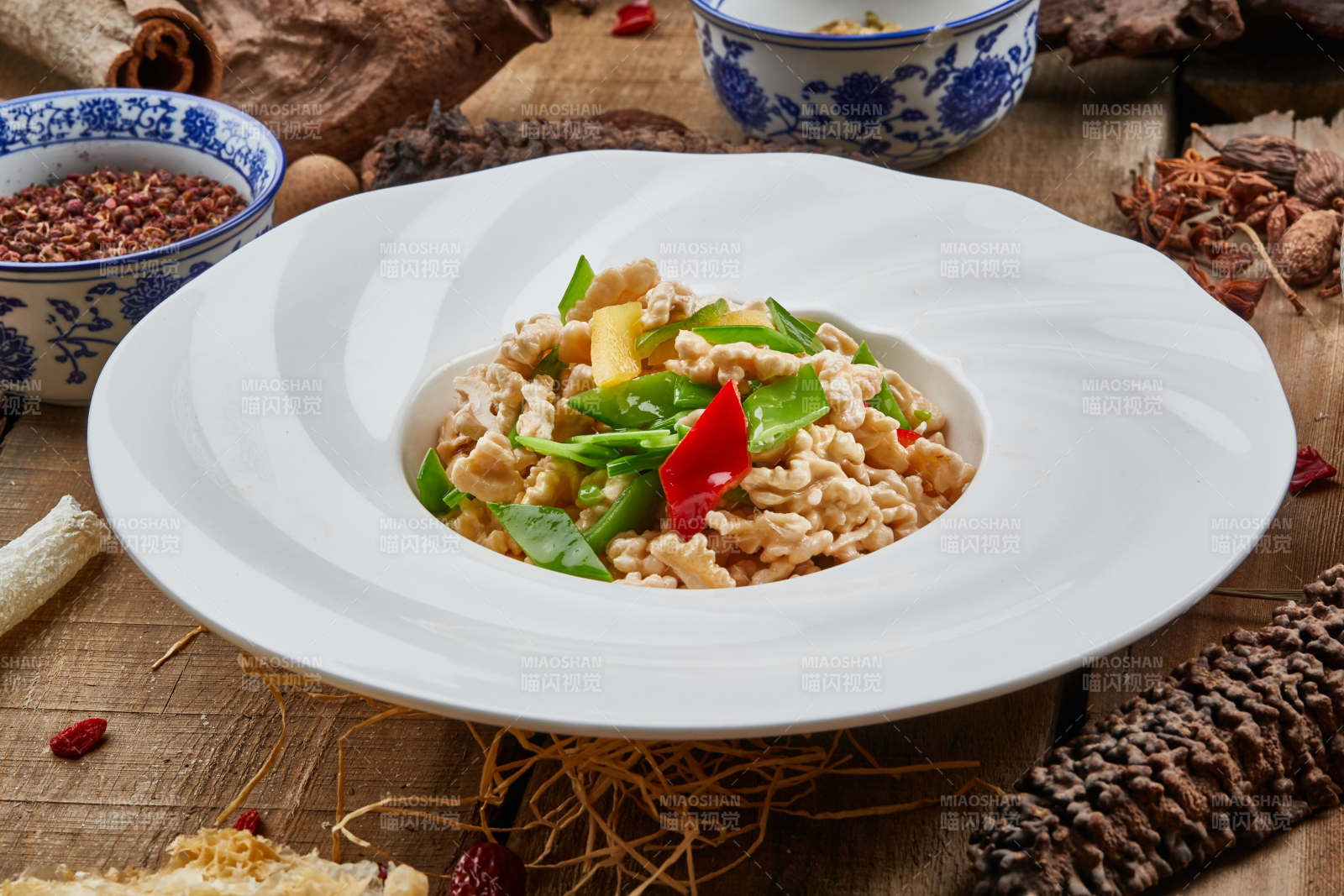 风味小炒桃仁图片