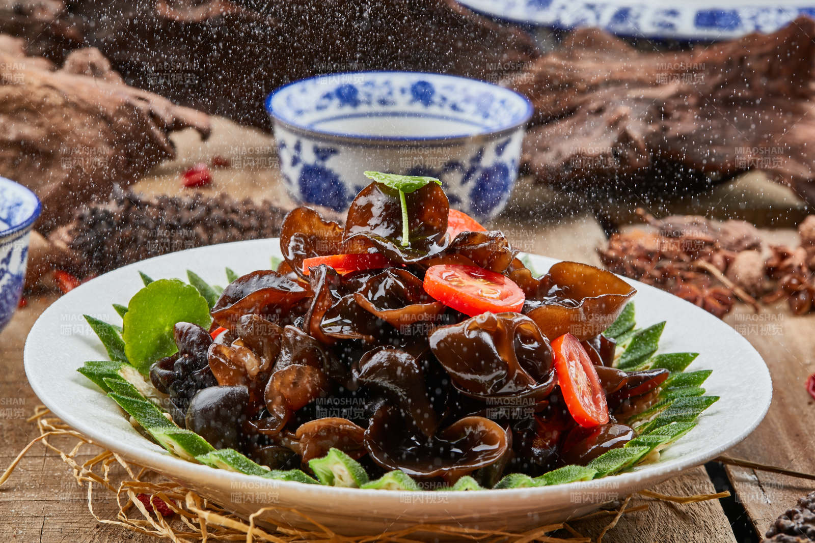 秋葵木耳圣女果图片