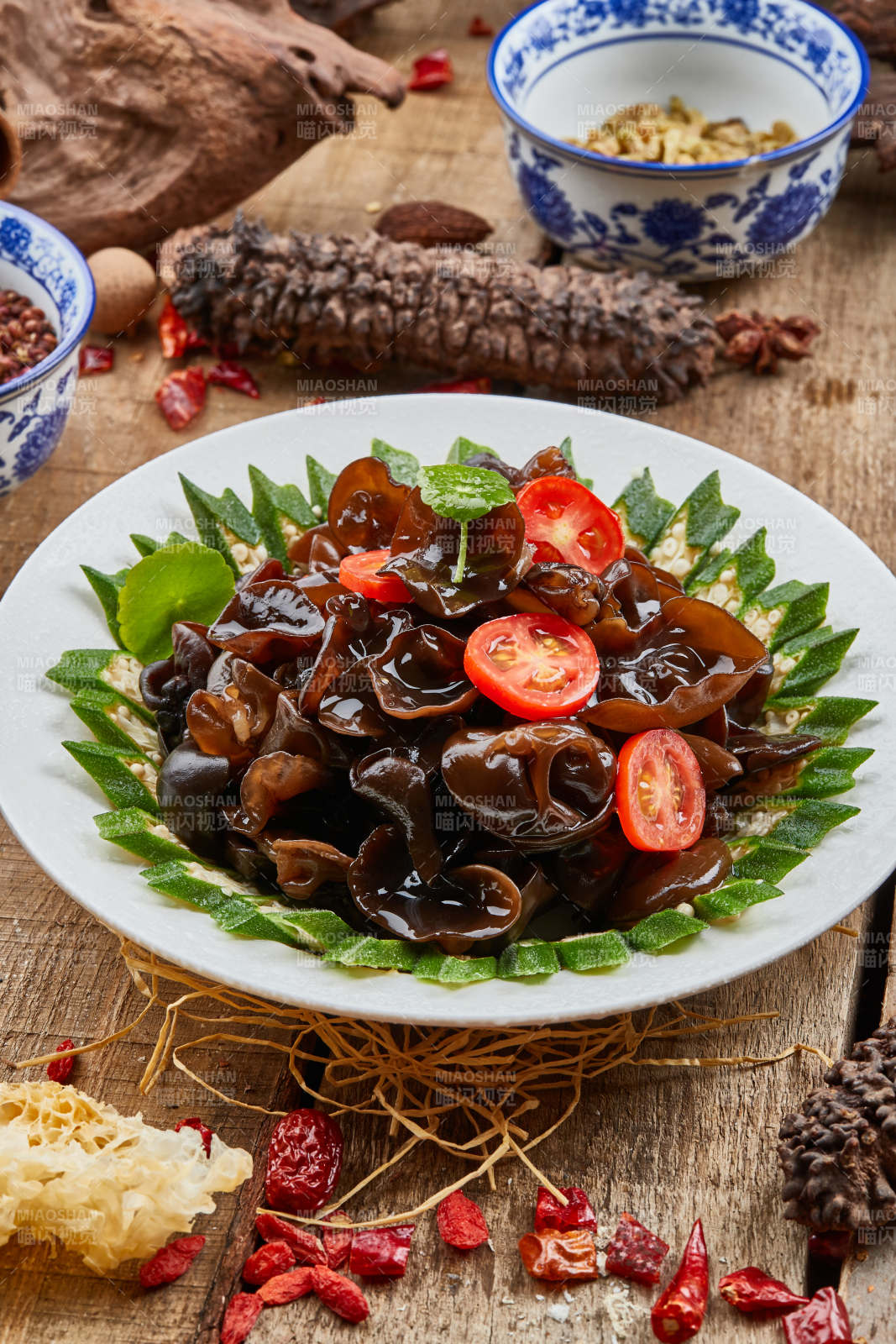 秋葵木耳圣女果图片