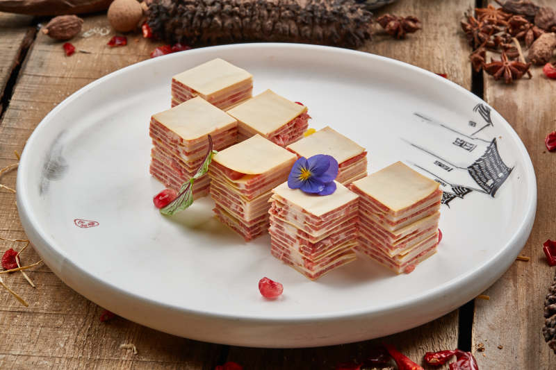 千层豆皮熏肉图片