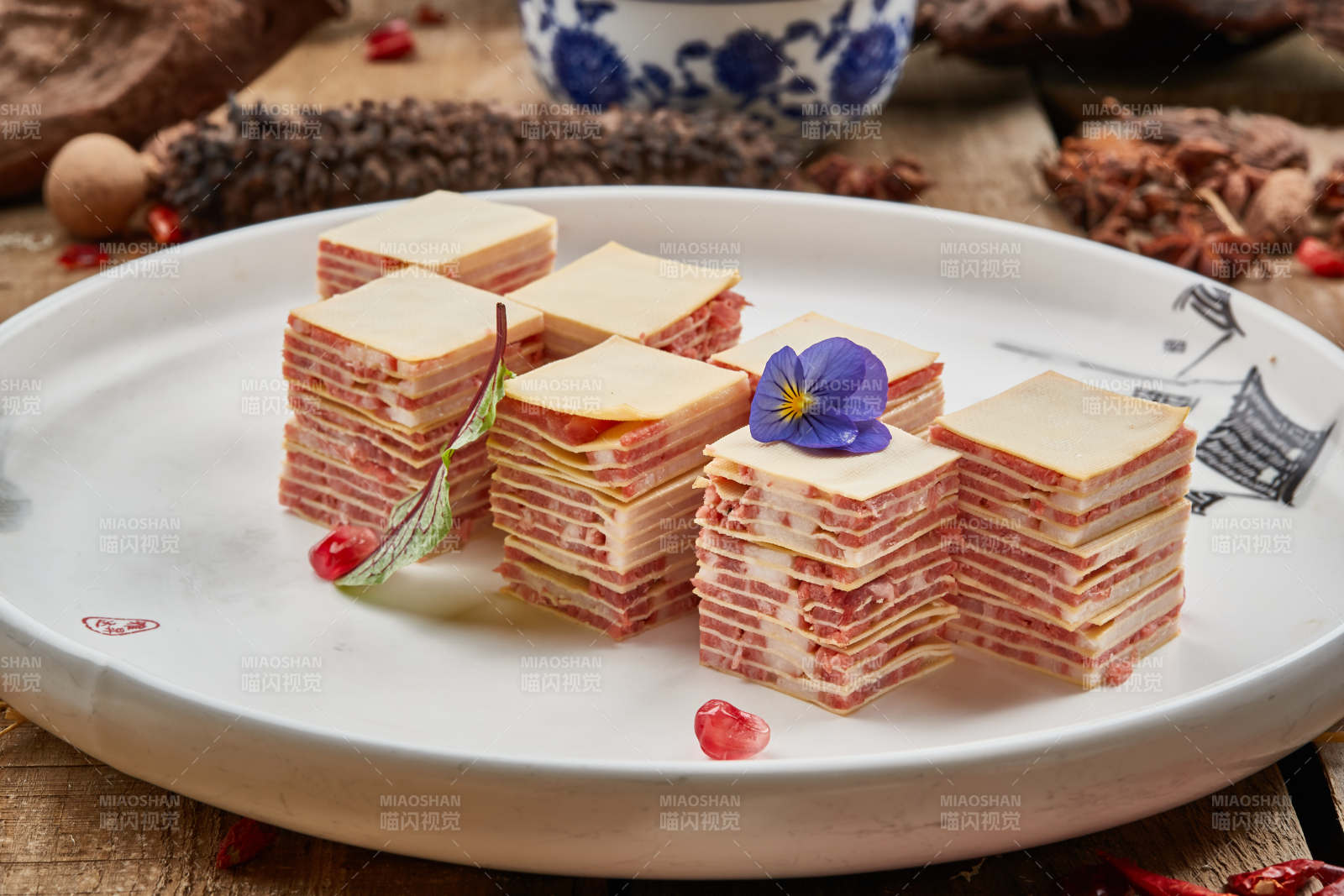 千层豆皮熏肉图片