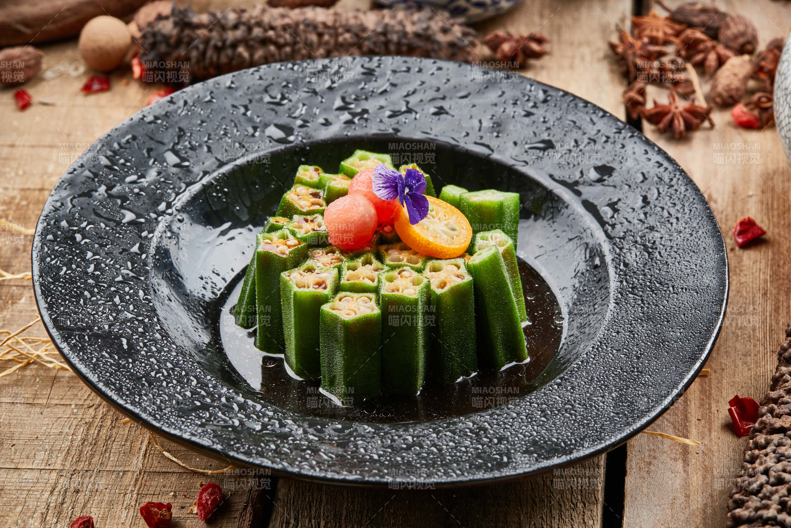 风味捞汁秋葵图片