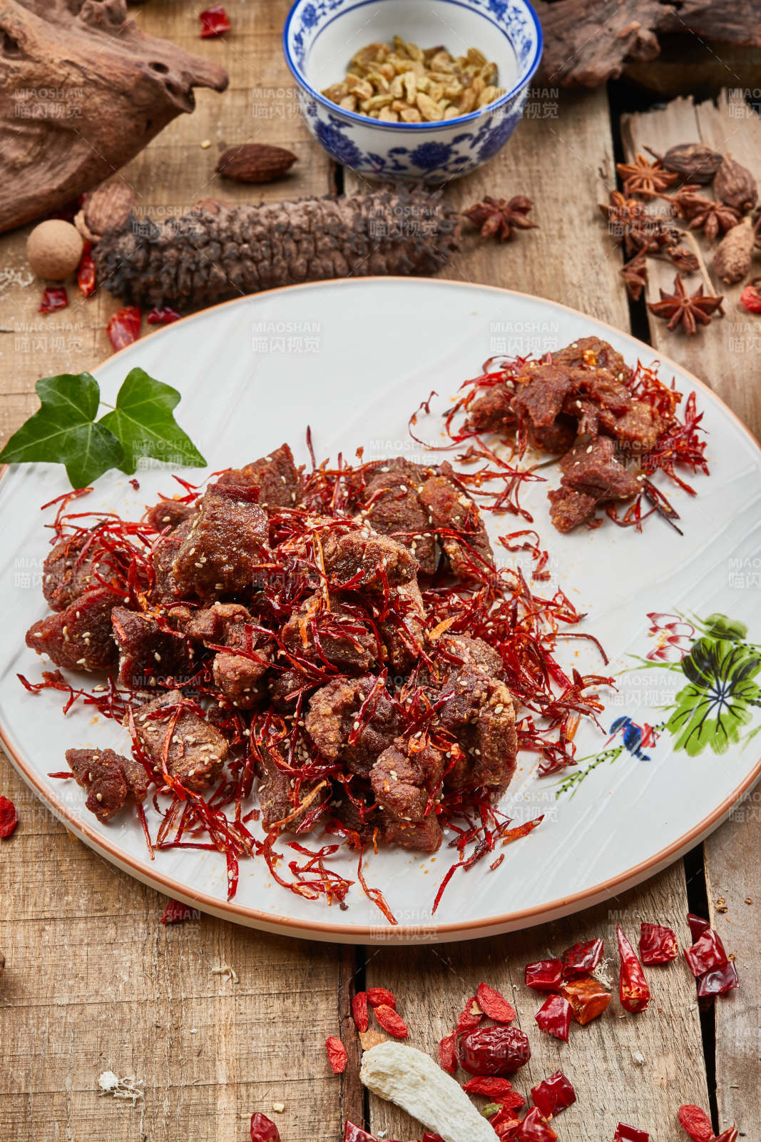 辣椒丝干煸牛腩肉图片