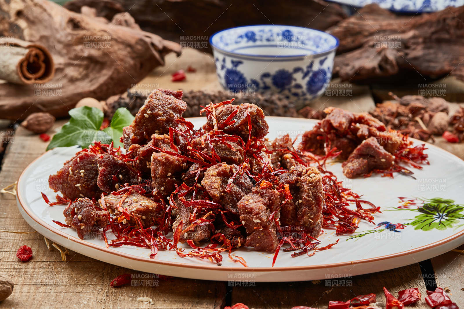 辣椒丝干煸牛腩肉图片