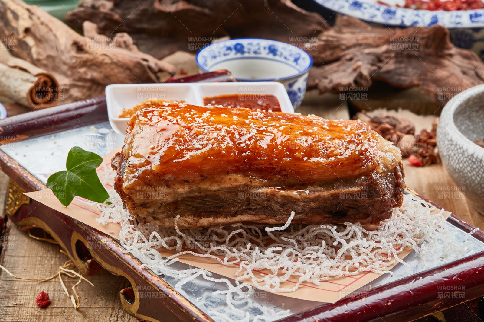 蒙古碳烤羊背图片