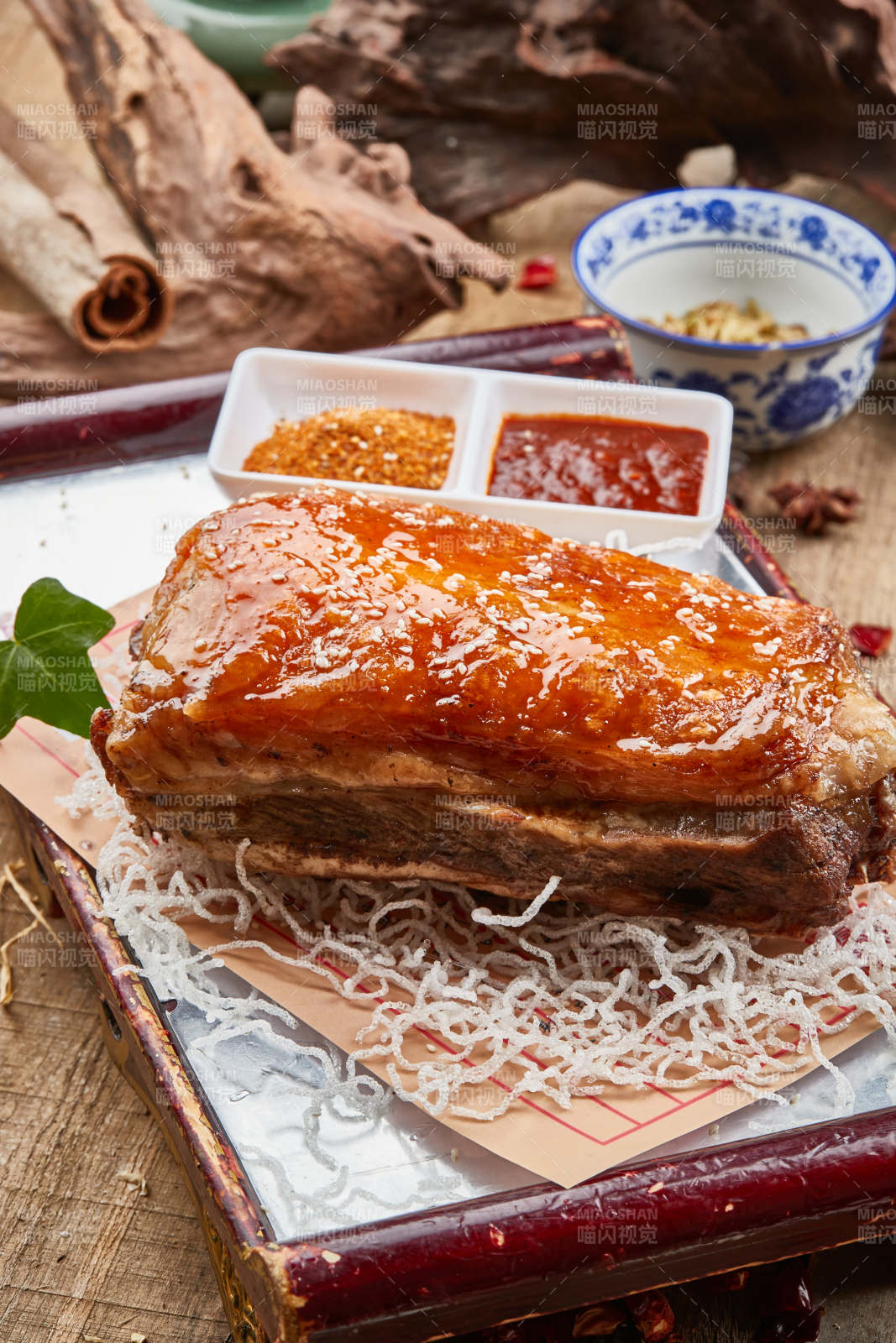 蒙古碳烤羊背图片