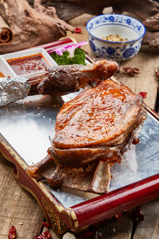 蒙古碳烤羊腿图片