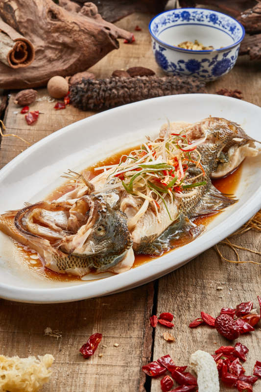 浇汁清蒸桂鱼图片