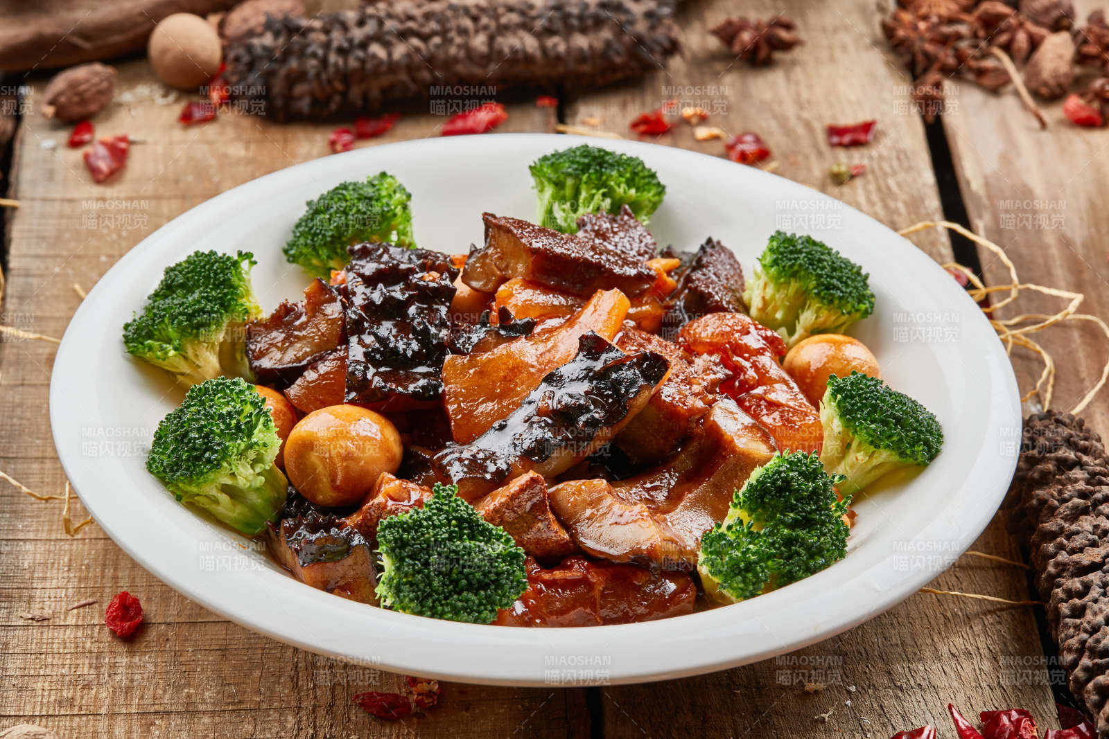 葱烧鹌鹑蛋蹄筋梅花参图片