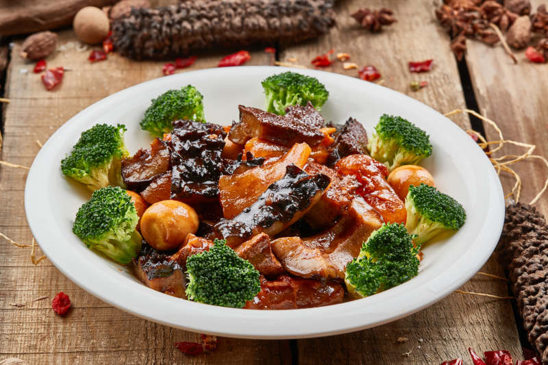 葱烧鹌鹑蛋蹄筋梅花参图片