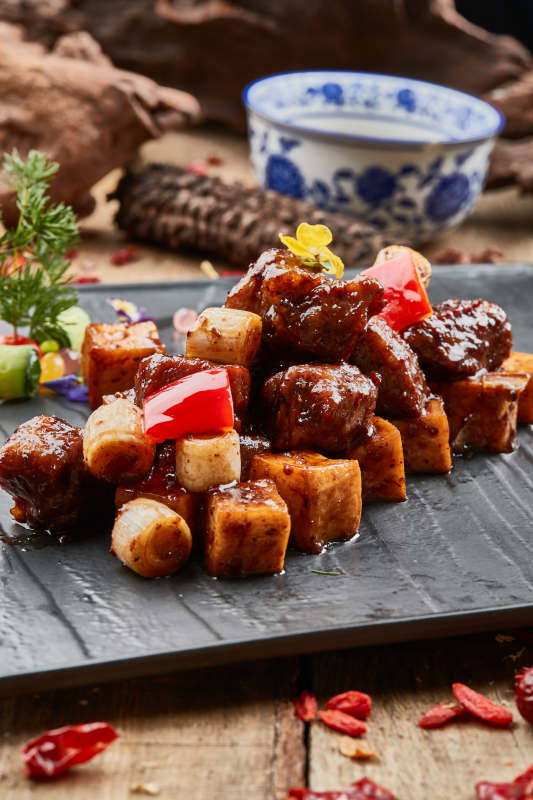 黑胡椒葱烧牛仔粒图片