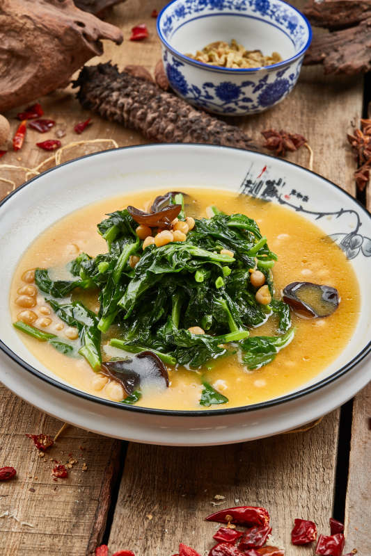 浓汤黄豆木耳闷菠菜图片