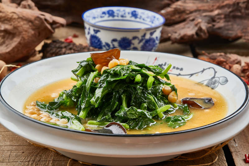 浓汤黄豆木耳闷菠菜图片