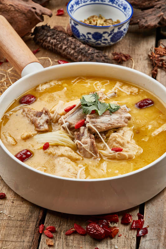 山珍乱炖红枣排骨鸡脯食用菌图片