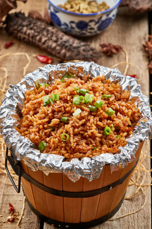木桶酱油炒饭图片