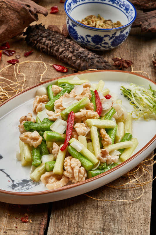 芦笋鲜桃仁图片