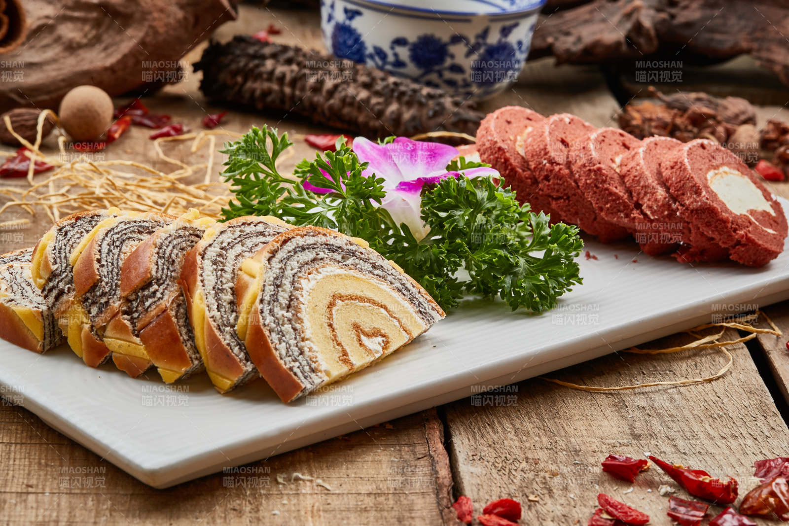 奶油蛋糕卷切片图片