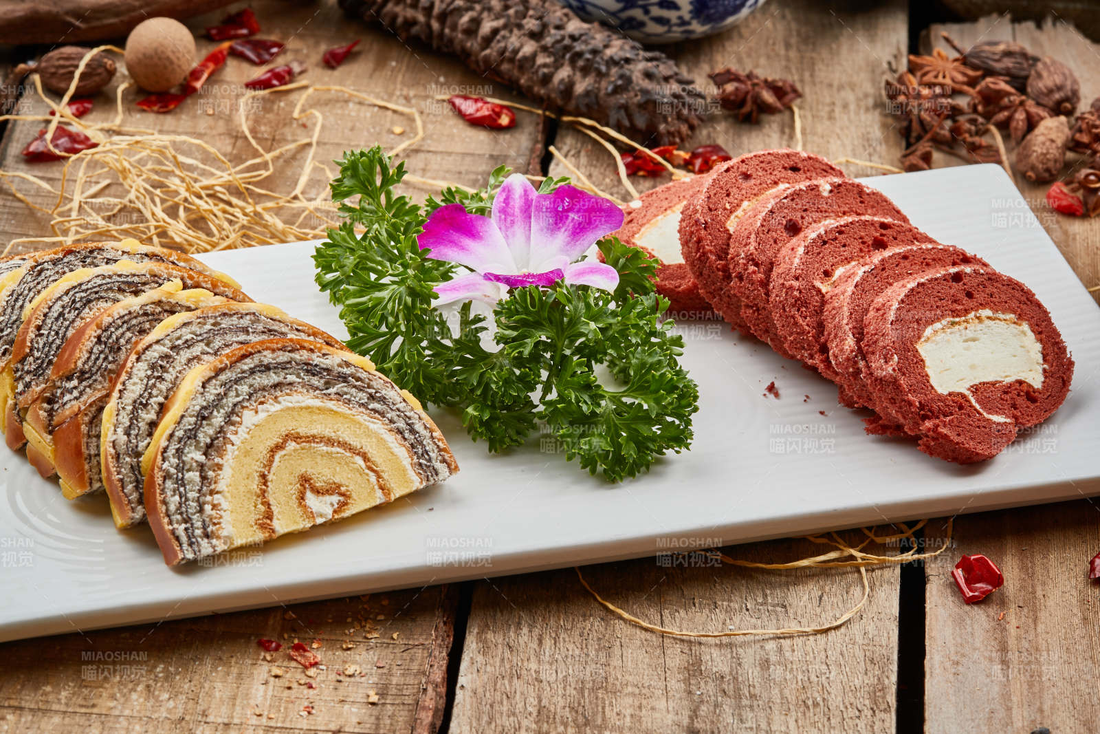 奶油蛋糕卷切片图片