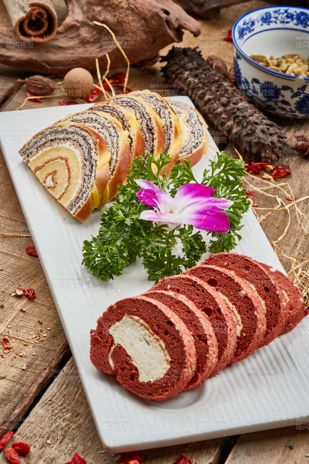 奶油蛋糕卷切片图片