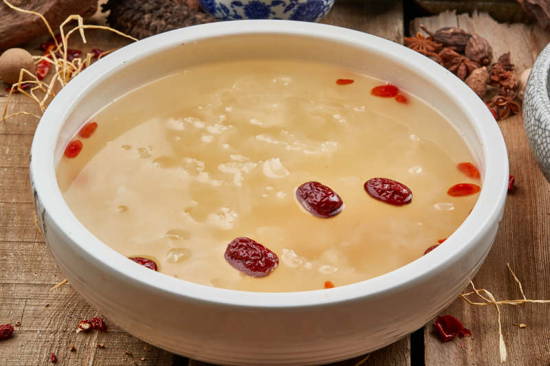 枸杞红枣银耳汤图片