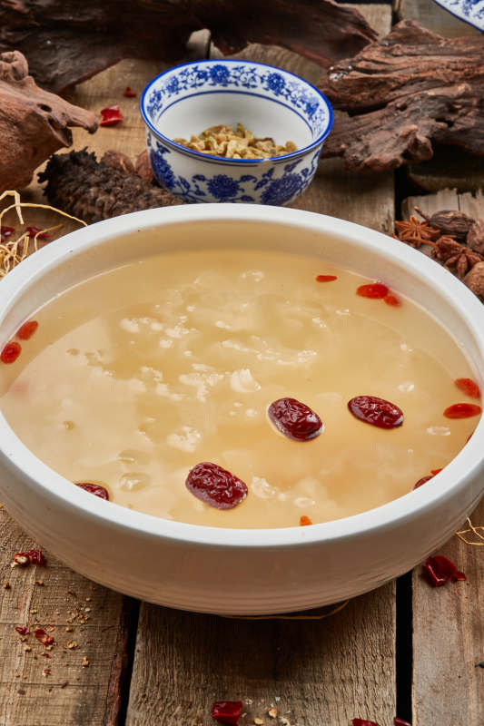 枸杞红枣银耳汤图片