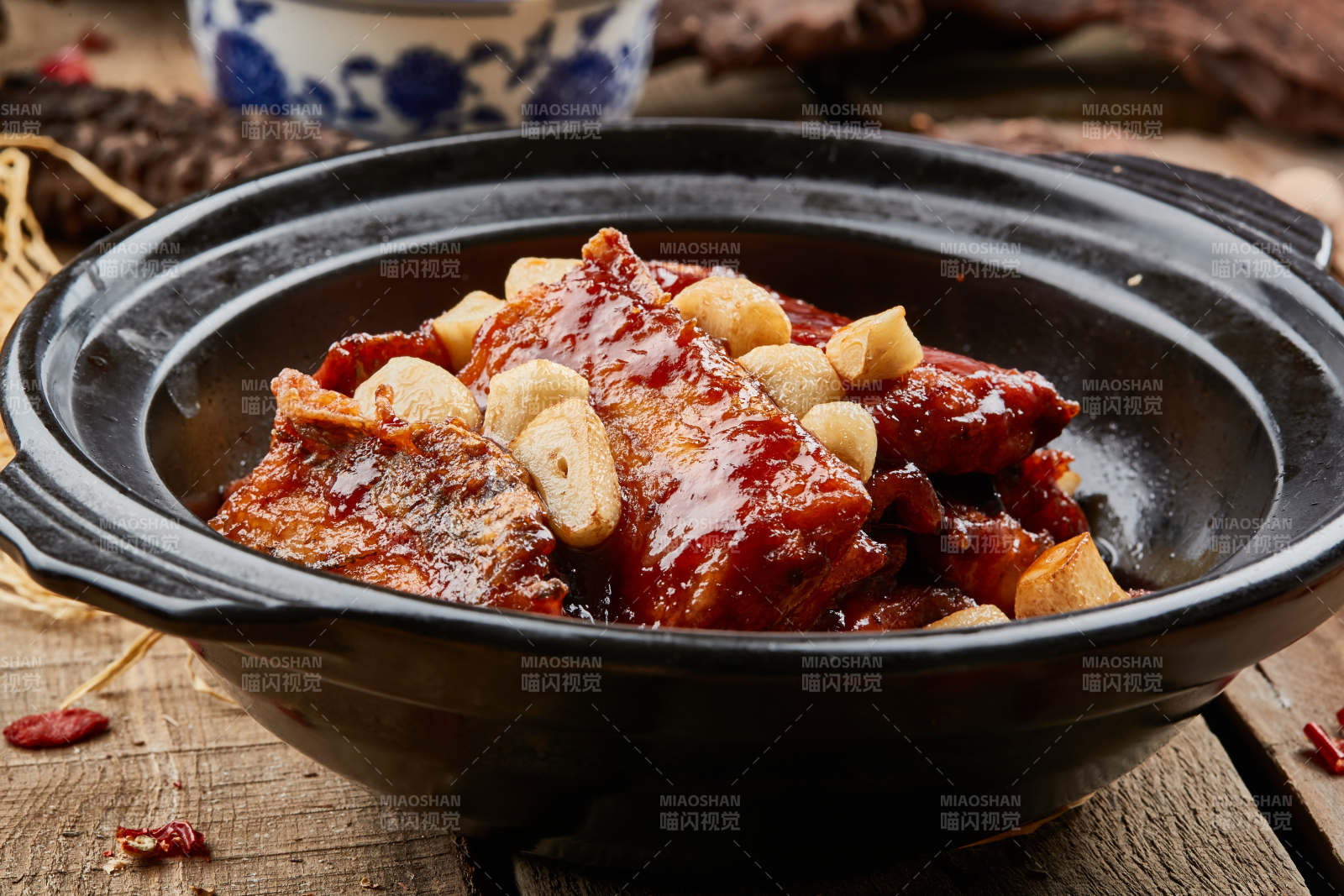 砂锅蒜香带鱼图片