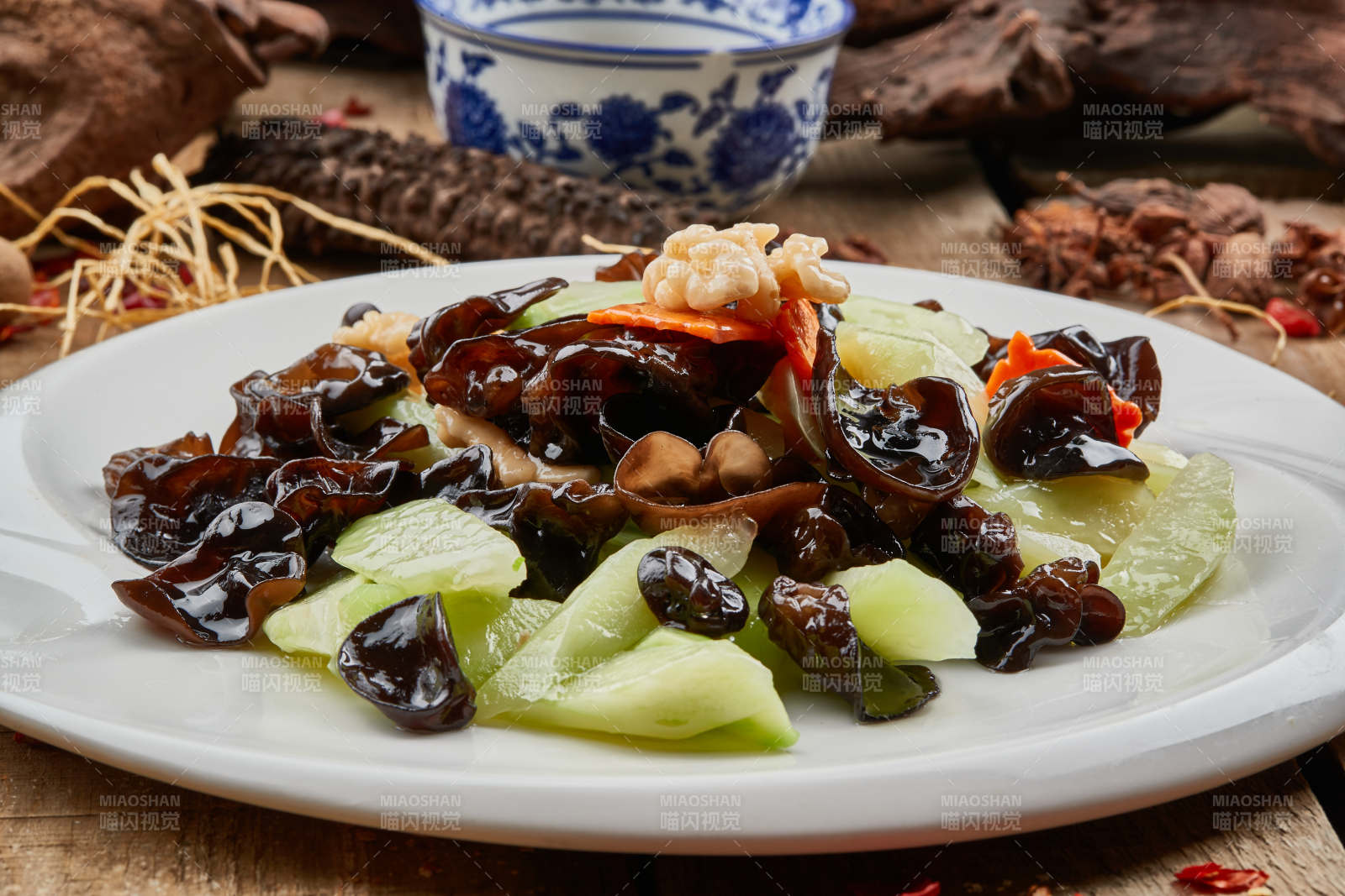 木耳芦笋鲜桃仁图片