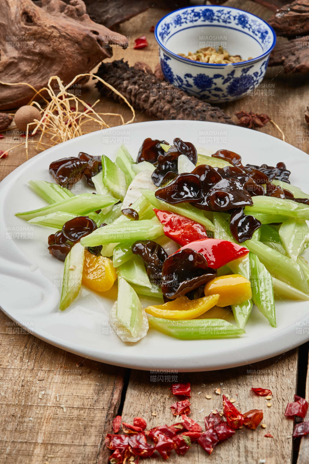 西芹木耳炒百合图片