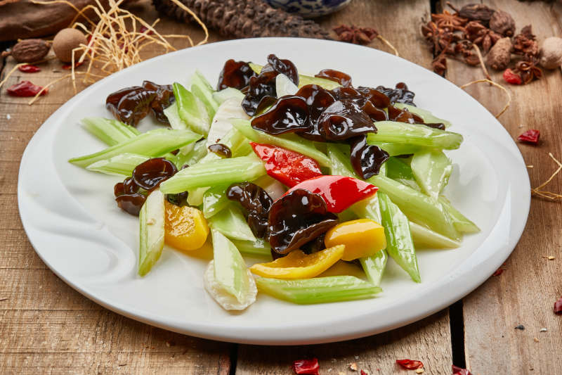 西芹木耳炒百合图片