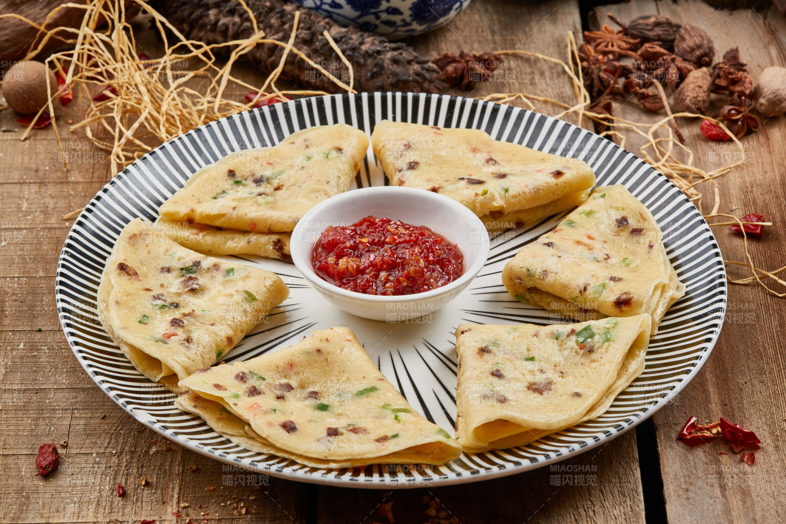 蘸酱葱香鸡蛋饼图片