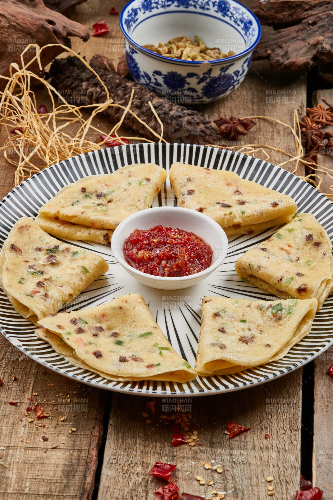 蘸酱葱香鸡蛋饼图片