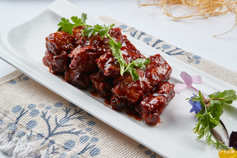 酱香肠衣猪肋排图片