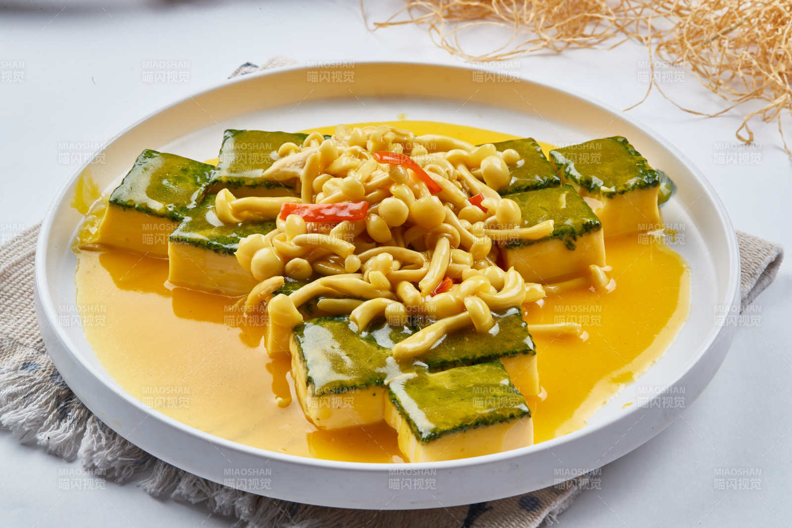 浓汤鸡蛋豆腐醸海鲜菇图片