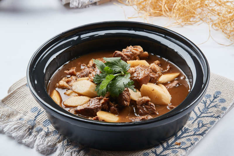 砂锅牛腩烧马牙山药图片