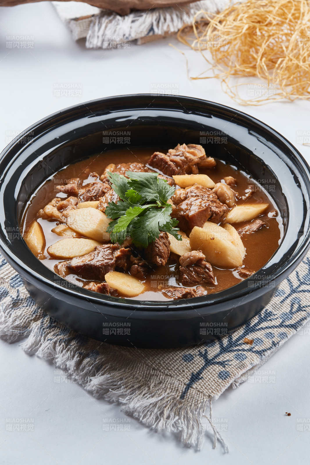 砂锅牛腩烧马牙山药图片