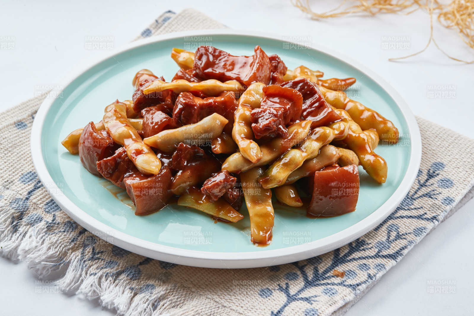 红烧肉炖豆角图片