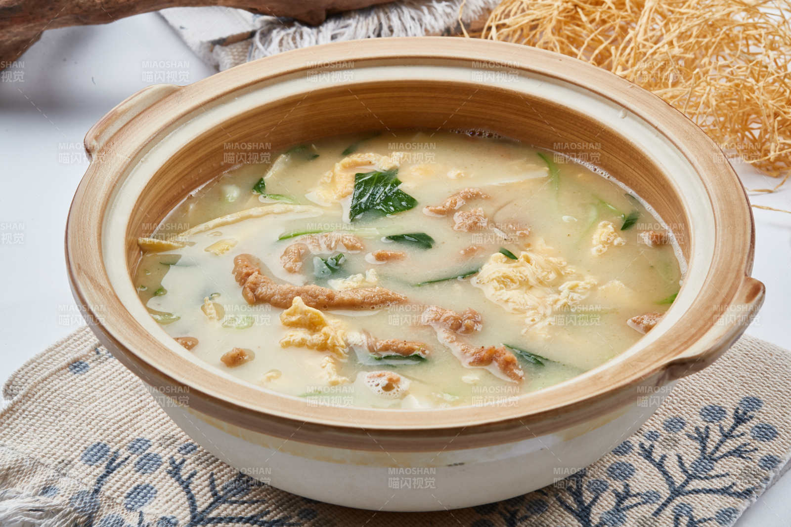 砂锅酥肉油炸豆腐面筋蔬菜煲图片