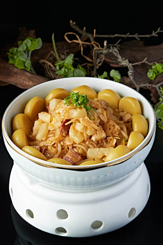 农家美味猪肉粉条酸菜配拿糕图片