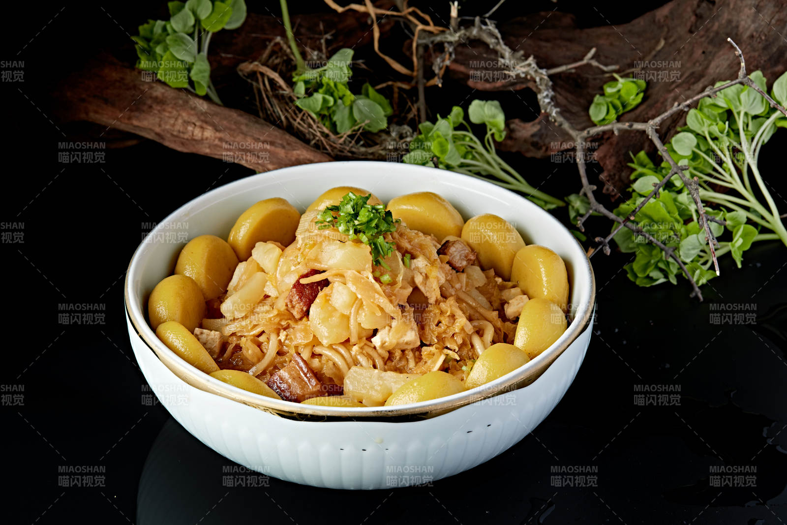 藤椒香辣水煮牛肉图片